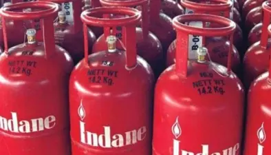 LPG Cylinder: गैस सिलेंडर बुक करने पर मिलेगा Rs 900 का कैशबैक, बस करना होगा यह काम