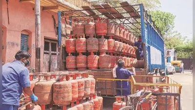 LPG Price : सावन के पहले दिन आम आदमी की जेब पर झटका, एलपीजी गैस सिलेंडर की कीमतों में हुई बढ़ोतरी