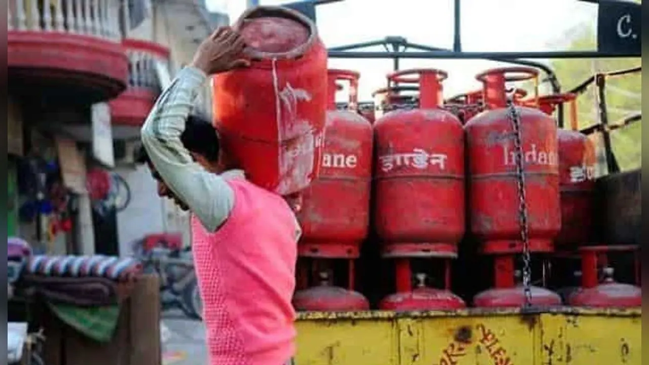 अब घटकर 5 किलो का रह जाएगा 14.2 केजी वाला एलपीजी सिलेंडर! रसोई गैस का वजन घटाने की तैयारी में सरकार