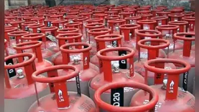LPG Price: आज से केवल 450 रुपये में रसोई गैस का सिलेंडर! जान लें काम की बात