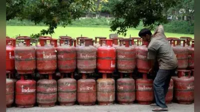 LPG Subsidy News: गैस सिलिंडर का खर्च आपको पड़ेगा 300 रुपये सस्ता, जानें कैसे