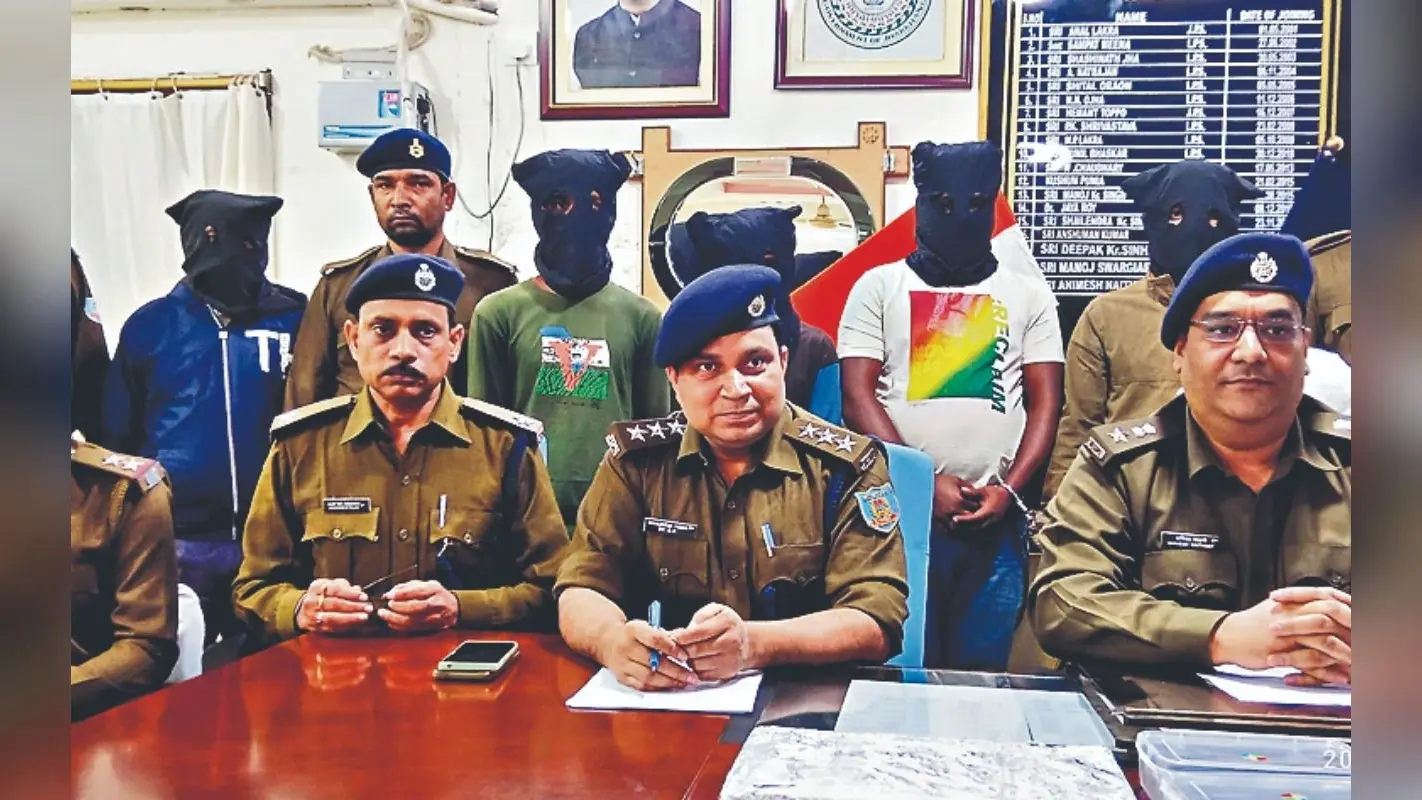 जामताड़ा : साइबर पुलिस ने यू-ट्यूब चैनल के ऑनरों की आइडी बदल ठगी करनेवाले पांच लोगों को किया गिरफ्तार