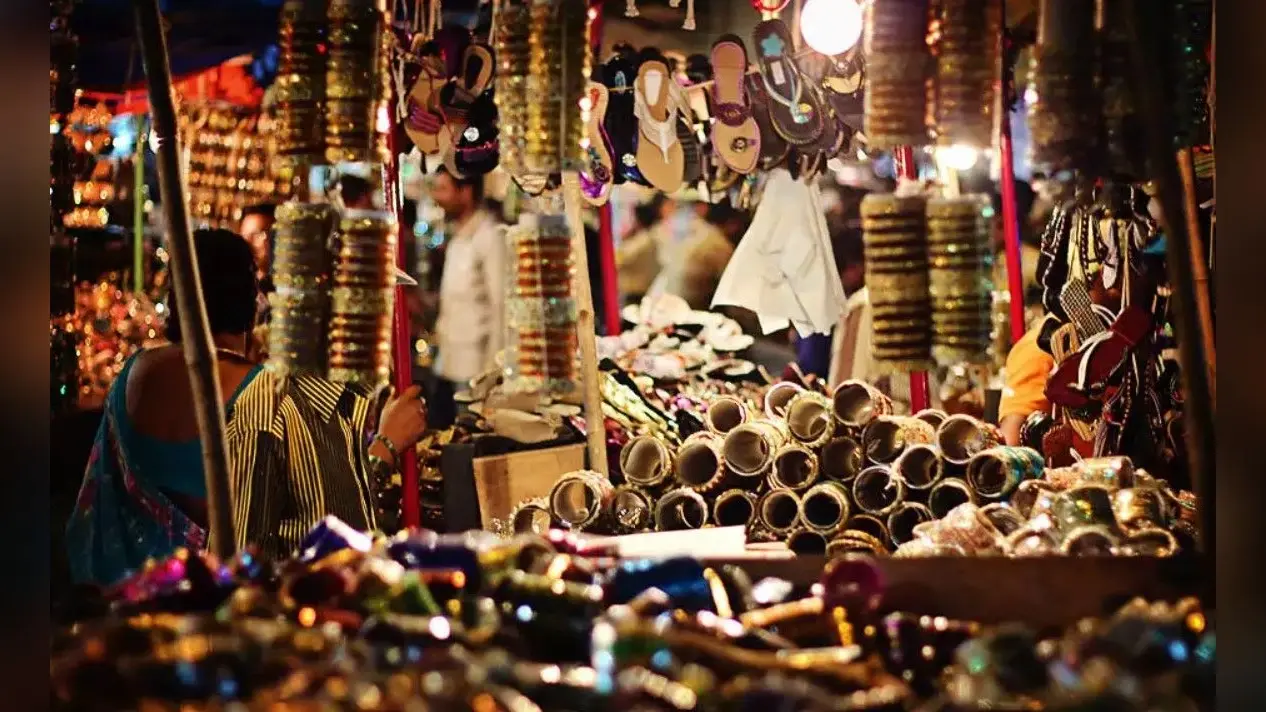 Lucknow Famous Market: लखनऊ में महिलाओं के लिए मशहूर है गड़बड़झाला मार्केट, यहां मिलती है सबसे सस्ती ज्वेलरी