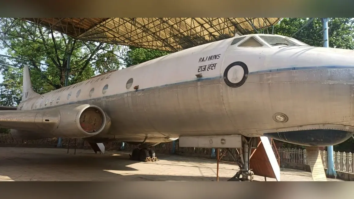 Lucknow: लखनऊ में है पं. नेहरू का खास रूसी जहाज ‘राजहंस’, राजधानी में लाने के लिए बुलानी पड़ी थी सेना