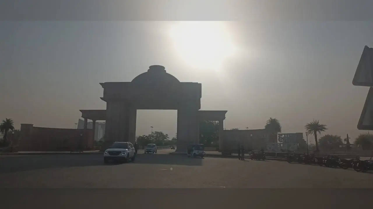 UP Weather Update: यूपी में गर्मी ने छुड़ाए पसीने, लू चलने से पहले यहां तेज हवाएं-बारिश के आसार, जानें डिटेल