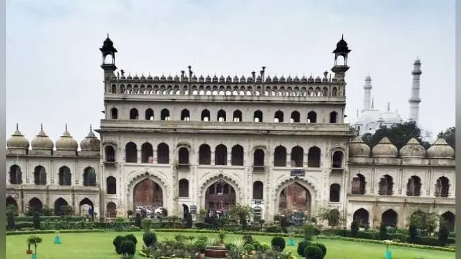 Lucknow Weather Update: लखनऊ में आज छाए रहेंगे बादल, इन राज्यों में बारिश का अलर्ट, जानें आज का मौसम