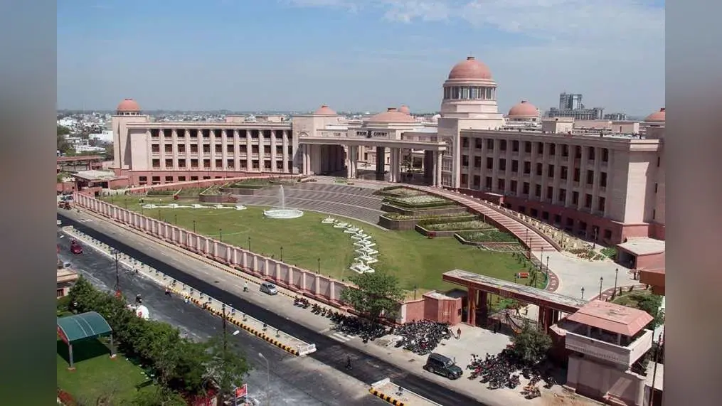 UP में शिक्षकों के ट्रांसफर को लेकर हाईकोर्ट का फैसला, जानें किसे मिलेगा अंतरजनपदीय तबादले का लाभ