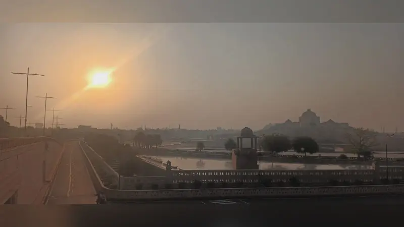 Lucknow Weather News Video: लखनऊ में आज नहीं होगी बारिश, चलेंगी तेज हवाएं, जानें अपने शहर के मौसम का हाल
