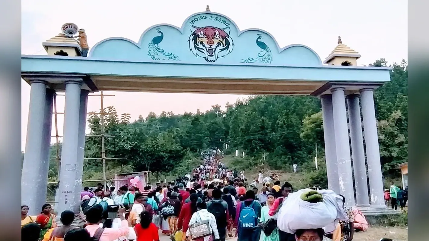 बोकारो के लुगूबुरु आये असम के पूर्व स्पीकर ने की सरना कोड की मांग, 8 नवंबर को आएंगे CM हेमंत सोरेन