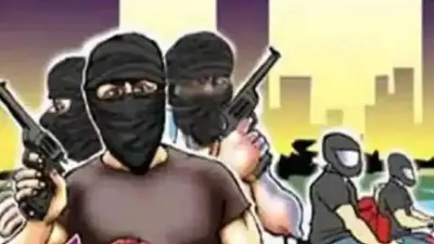 लालच में गवाया लाखों! बाइक के आगे फेंक दिया दस-दस का नोट, उठाने गया तो डिक्की तोड़ उड़ा लिया दो लाख