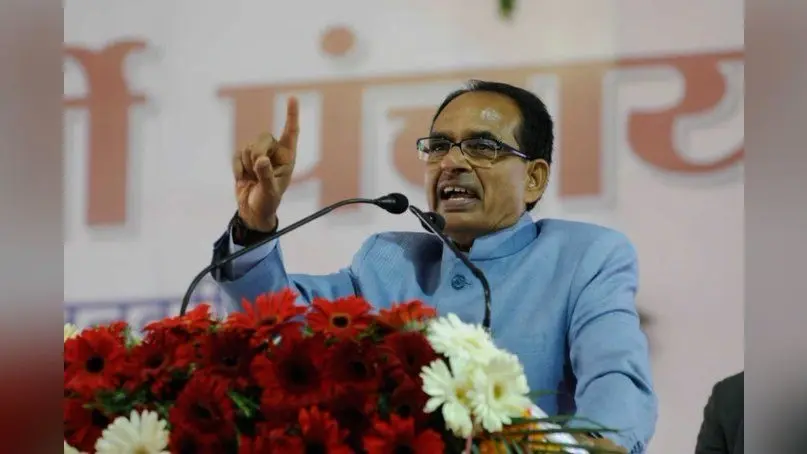 शिवराज ने बॉलीवुड अवार्ड शो के 700 करोड़ कोरोना रिलीफ फंड में दिये, कमलनाथ को ट्रोल कर रहे users