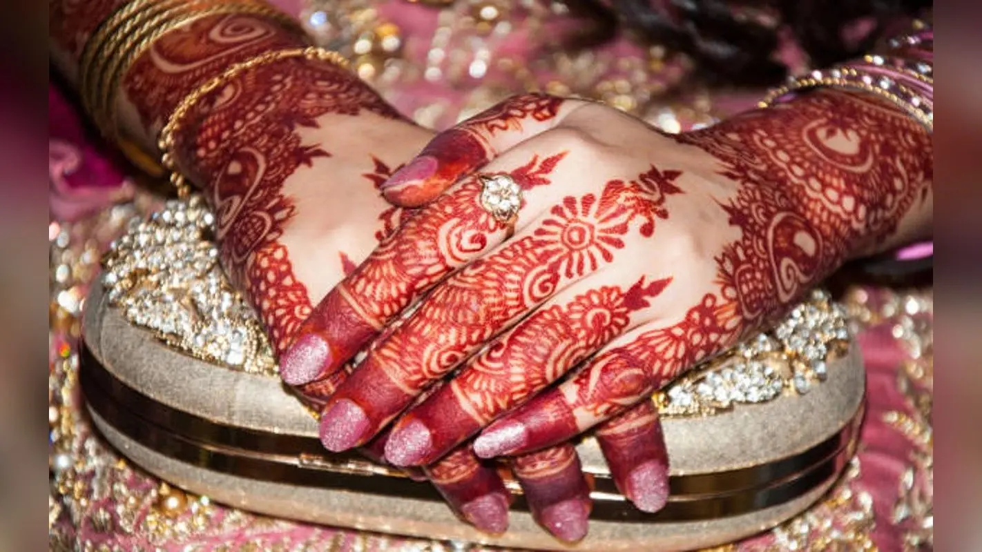 Tips to Darken your Bridal Mehendi: अपनी ब्राइडल मेहंदी को डार्क करने के कुछ आसान टिप्स, आजमा कर देखें
