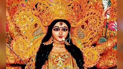Durga Puja 2022: झारखंड में दुर्गापूजा की धूम, पूजा पंडाल में अब श्रद्धालुओं की उमड़ेगी भीड़, देखें Pics