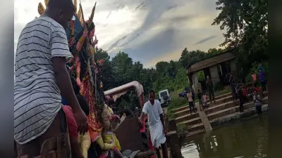 Vijayadashami 2022: मंगलकामना और नम आंखों के साथ मां दुर्गा की हुई विदाई, श्रद्धापूर्वक मना दशहरा