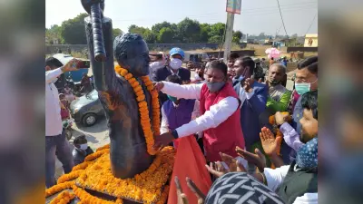 केंद्रीय मंत्री अर्जुन मुंडा ने मारंग गोमके जयपाल सिंह मुंडा की जयंती पर किया प्रतिमा का अनावरण, बोले-आदिवासी समाज ऐसे दे सकता है सच्ची श्रद्धांजलि