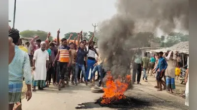 बिजली की समस्या को लेकर भड़के लोग एनएच-106 पर उतरे, आगजनी कर जताया विरोध