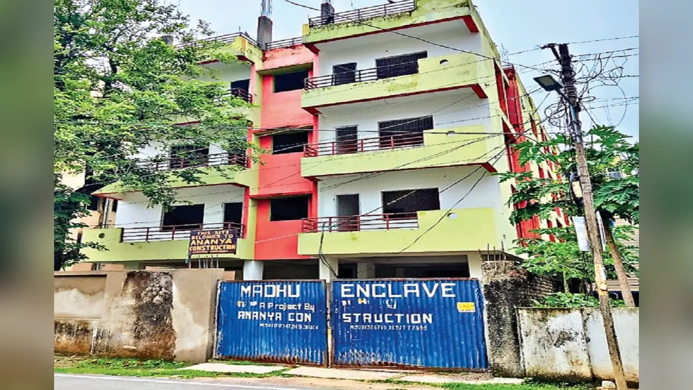 मधु इनक्लेव अपार्टमेंट की कहानी: बुकिंग के 9 साल बाद भी नहीं मिला फ्लैट, रेरा के आदेश का भी नहीं हुआ पालन