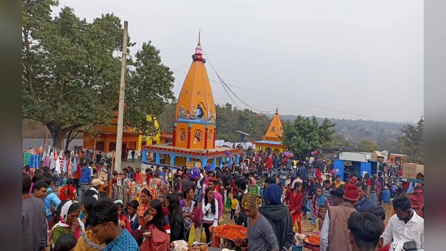 New Year 2023: हरे-भरे जंगलों के बीच महादेव का दर्शन कर नये साल की शुरुआत करने आएं महादेवगढ़ा