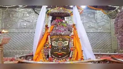 Happy Diwali 2022: महाकाल मंदिर में फुलझड़ियों से हुई आरती, लगाये गये 56 भोग, ऐसे हुई आरती