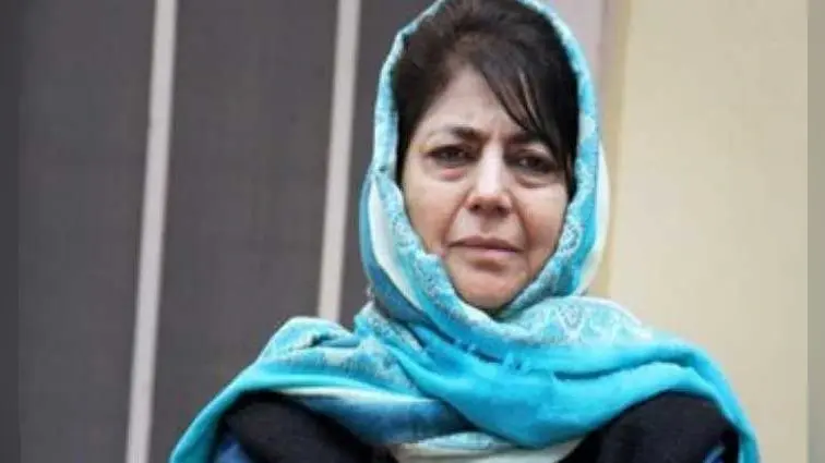 Mehbooba Mufti : कश्मीर में बिखर रहा महबूबा का कुनबा
