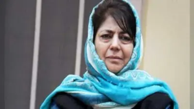 Mehbooba Mufti : कश्मीर में बिखर रहा महबूबा का कुनबा