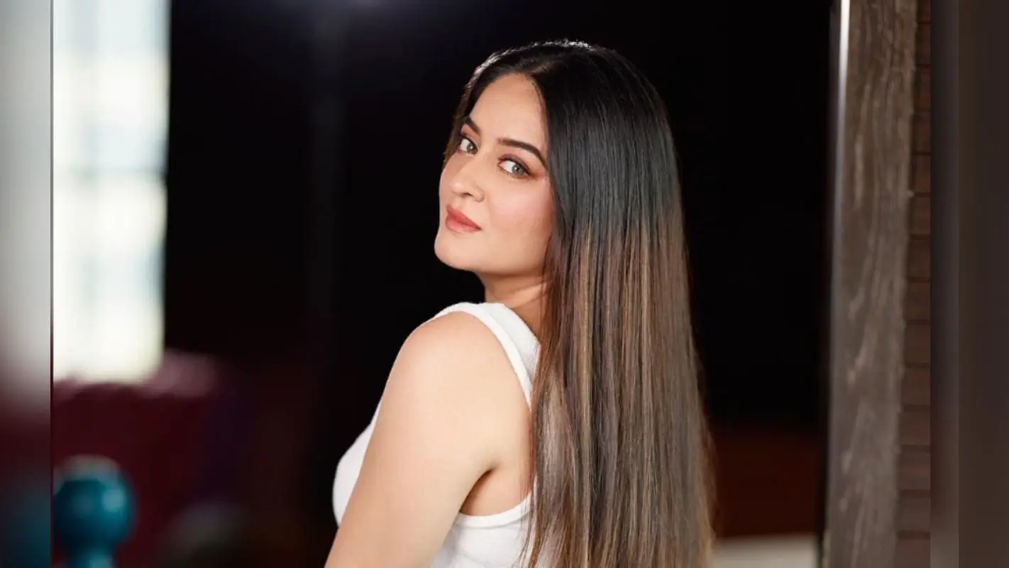 कोरोना की चपेट में आईं माही विज, अभिनेत्री ने वीडियो शेयर कर बयां किया दर्द, बोलीं- बच्चों को दूर से देखना…