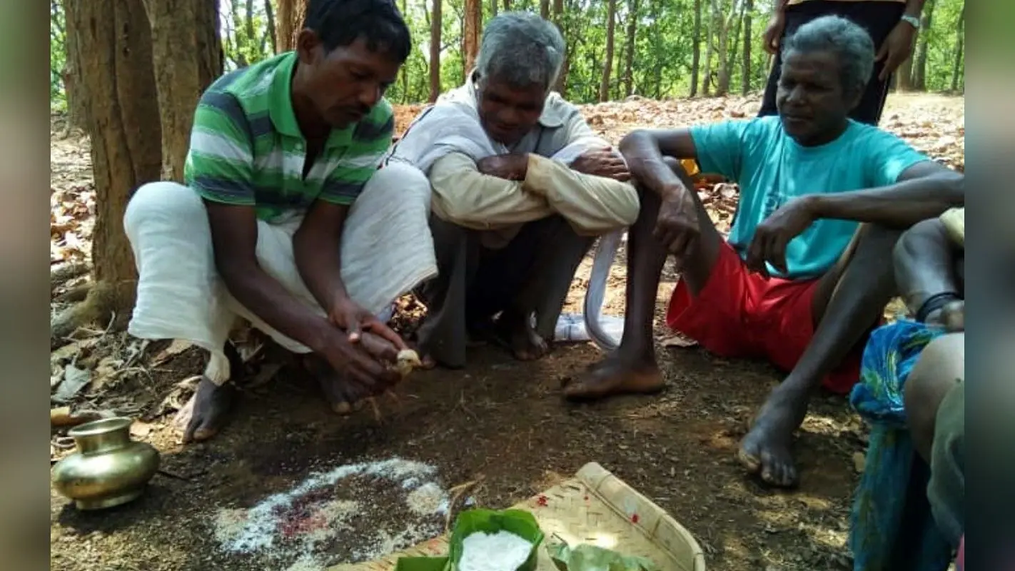 महिषासुर की पूजा करती है झारखंड की असुर जनजाति, मिट्टी का पिंड बनाकर की जाती है आराधना