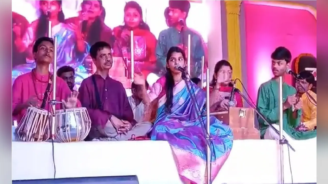 मैथिली ठाकुर को बनाया गया बिहार खादी हस्तशिल्प और हैंडलूम का ब्रांड एंबेसडर, युवाओं के बीच करेंगी प्रचार