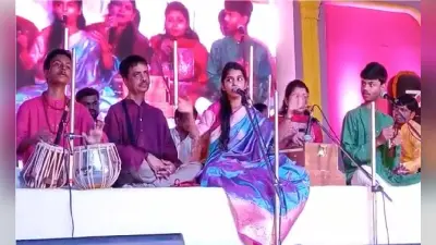 Sonepur Mela Video: हरिहर क्षेत्र मेले में मैथिली ठाकुर ने मचाया धमाल, कार्यक्रम में उमड़ी दर्शकों की भीड़