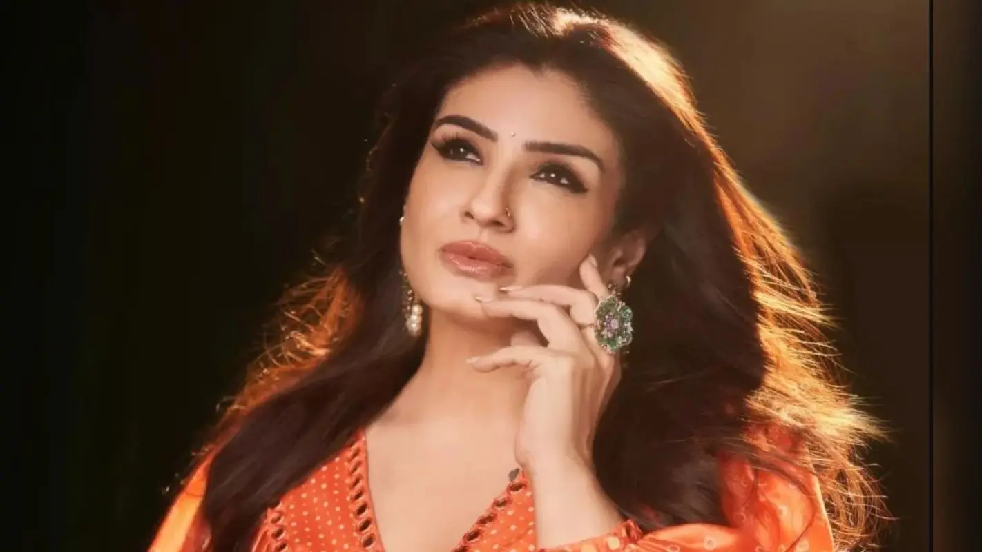 Malaika Arora ब्लू शिमरी ड्रेस और रेड बोल्ड लिपिस्टक में दिखी बेहद हसीन, फैंस बोले- किलर ब्यूटी