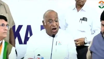 Karnataka: मल्लिकार्जुन खरगे के ‘विषैले सांप’ के बाद बेटे प्रियांक ने पीएम मोदी को बताया ‘नालायक’, शिकायत दर्ज