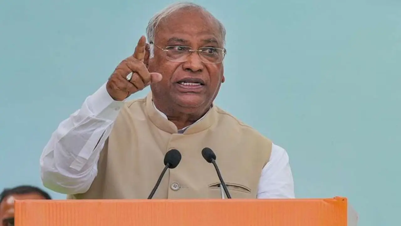 कांग्रेस अध्यक्ष मल्लिकार्जुन खरगे ने पीएम मोदी को लिखा पत्र, बालासोर रेल दुर्घटना की CBI जांच पर उठाये सवाल
