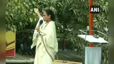 विपक्ष पर हमला बोलते हुए ममता ने कहा कि बात कोर्ट तक जा रही है, इसलिए शिक्षक नियुक्ति अटकी