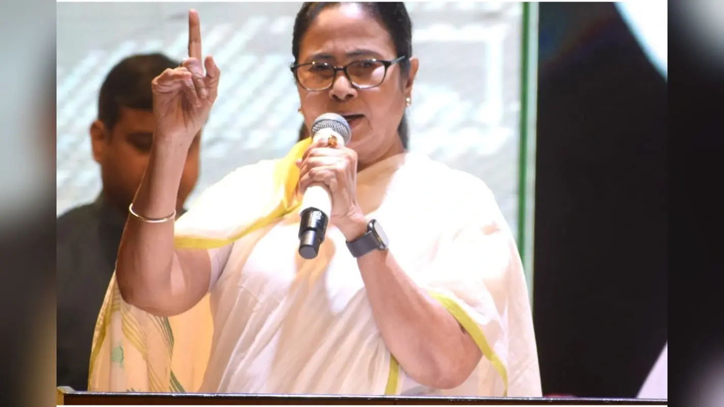 WB News : आंध्र प्रदेश में हुई ट्रेन दुर्घटना की ममता बनर्जी ने तत्काल जांच कराए जाने की मांग की