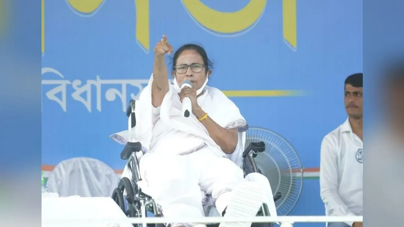 Bengal Chunav 2021: ‘हमारे चार भाईयों की दिल्ली पुलिस हत्यारी, अमित शाह दें इस्तीफा’, कूचबिहार की फायरिंग पर Mamata Banerjee की मांग