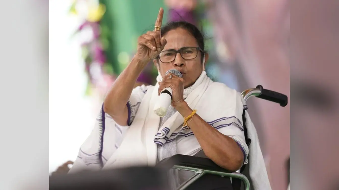 नंदीग्राम में ‘हमले’ के 30 दिन, अब तक अपने पैरों पर नहीं ‘खड़ी’ हुई हैं TMC सुप्रीमो ममता बनर्जी…