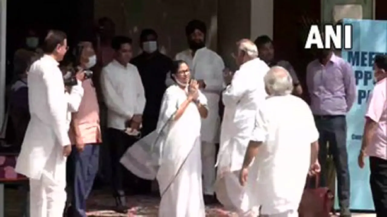 गोवा में गरजीं ममता बनर्जी, बोलीं- BJP से मुझे कोई कास्ट सर्टिफिकेट लेना है? मैं ना हिंदू हूं, ना मुस्लिम…