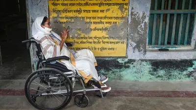 बंगाल में 36000 शिक्षकों की चली गयी नौकरी, ममता बनर्जी ने कहा- मत घबराना, हाईकोर्ट के फैसले को देंगे चुनौती