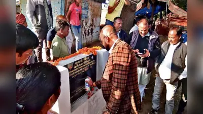 Jharkhand News: मांडर विधायक के खिलाफ जिप सदस्यों का फूटा गुस्सा, शिलापट्ट पर पोत दी कालिख