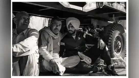 Farmer Protest: किसानों के लिए अब क्रिकेट जगत से भी उठी आवाज, प्रदर्शन में शामिल हुए IPL खिलाड़ी मनदीप सिंह