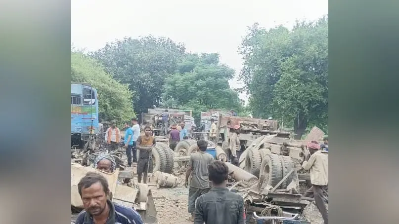 Varanasi News: ट्रक के नाम पर काटी जा रही थी चोरी की गाड़ियां, 6 के खिलाफ मामला दर्ज
