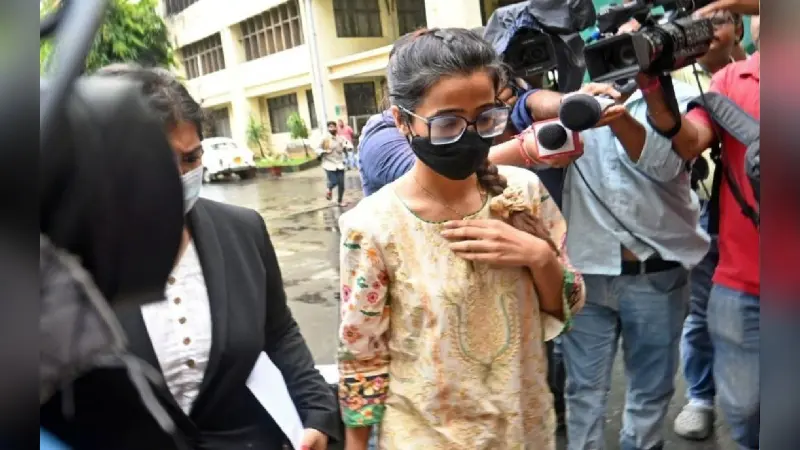 West Bengal : विदेश यात्रा की अनुमति के लिए हाइकोर्ट पहुंची मेनका गंभीर,बुधवार को होगी मामले की सुनवाई