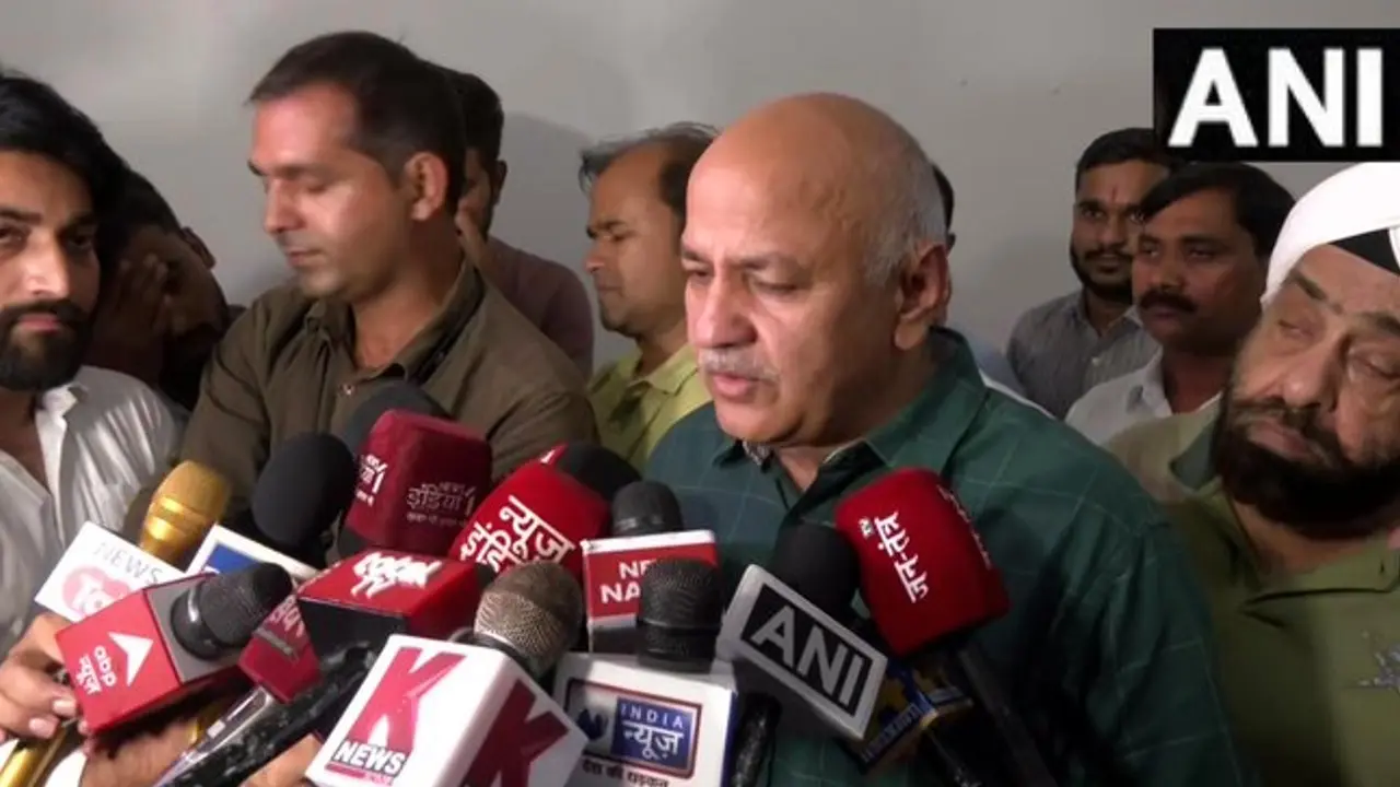 कोरोना की तीसरी लहर के अलर्ट के बीच दिल्ली में एक सितंबर से खुलेंगे स्कूल, क्लास 9-12 के बच्चे आयेंगे स्कूल