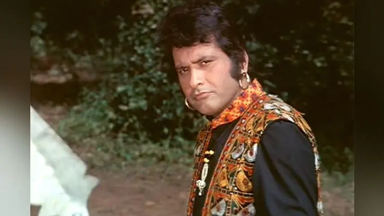 लोहे की जंजीर को इस तरह बदला गया, देशभक्ति से लबरेज 40 साल पुरानी गोल्डन जुबली फिल्म क्रांति के अनसुने किस्से