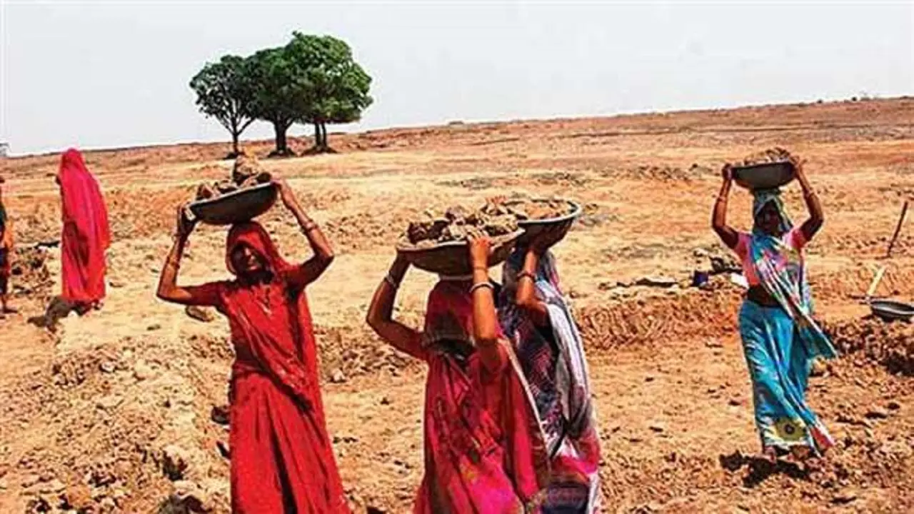 बिहार: मनरेगा की रैंकिंग में जमुई टॉप, महिला मजदूरों को काम दिलाने में कई टॉपर, देखें अपने जिले का हाल