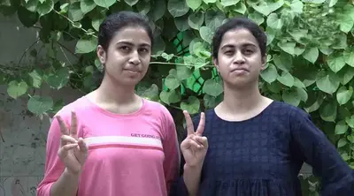 CBSE Result 2020 : नोएडा की जुड़वा बहनों के सीबीएसई 12वीं में नंबर भी आए एक जैसे, क्या है मान्या-मानसी की कहानी