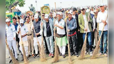 गंगासागर में 70 लाख श्रद्धालुओं ने लगायी डुबकी, सागर तट पर कई मंत्रियों ने भी लगाया झाड़ू