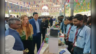 Jharkhand News: आदिवासी संस्कृति पर शोध कर रही इटली की मेरीलिना पहुंची गुमला, बच्चों की सोच की तारीफ की