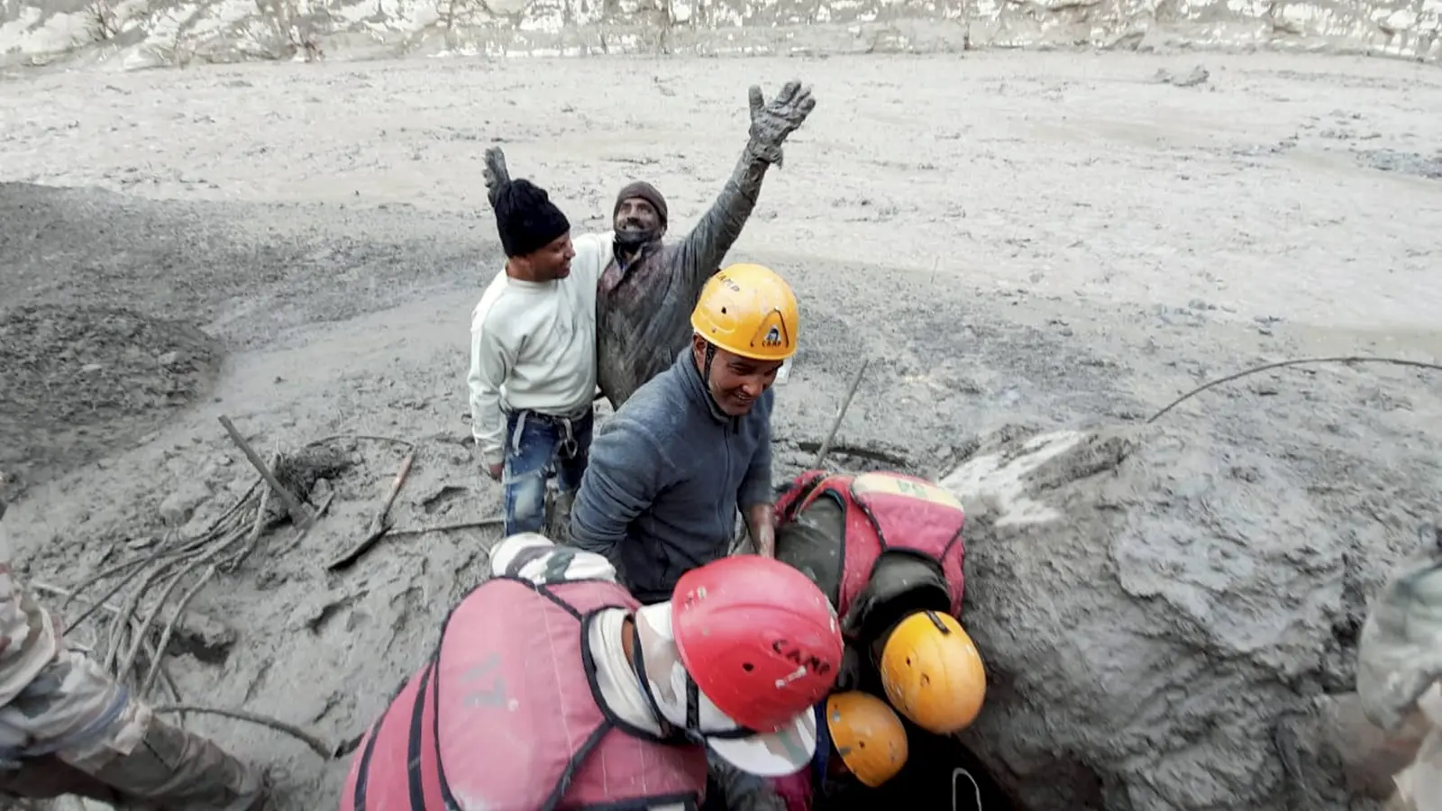 Uttarakhand Glacier Update : उत्तराखंड हादसे में झारखंड के 14 लोग लापता, रामगढ़ से पांच का सुराग नहीं, मदद के लिए ये नंबर जारी