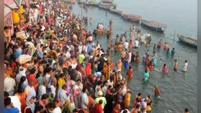 यम फाश से बचने को भाई बहन ने लगाई आस्था की डुबकी, मथुरा के विश्राम घाट पर उमड़ी भीड़